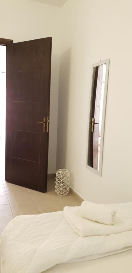 Gompos Apartment - Cozy Apartment Next To The Sea - Amazing Sea View Сімі Екстер'єр фото